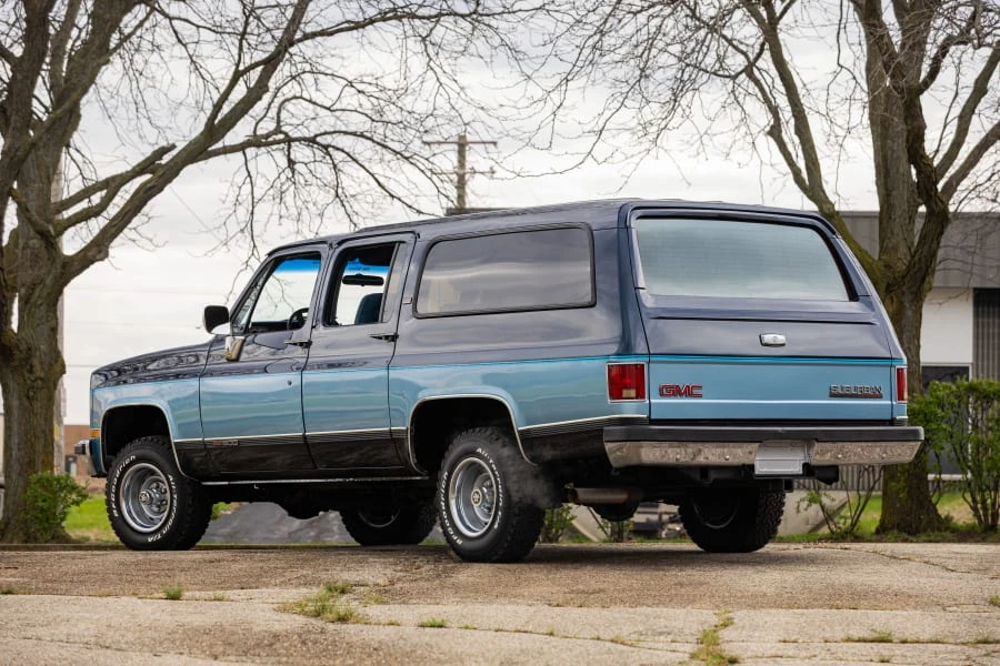 1990 GMC Suburban 7th Gen - Image 26 of 31