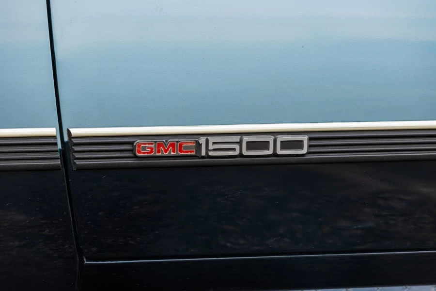 1990 GMC Suburban 7th Gen - Image 24 of 31