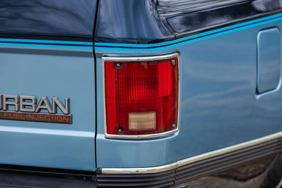 1990 GMC Suburban 7th Gen - Image 22 of 31