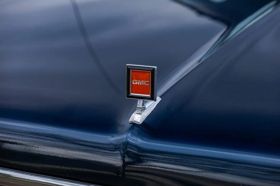 1990 GMC Suburban 7th Gen - Image 14 of 31