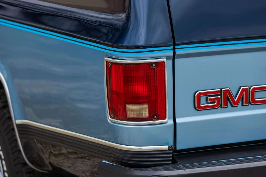 1990 GMC Suburban 7th Gen - Image 20 of 31