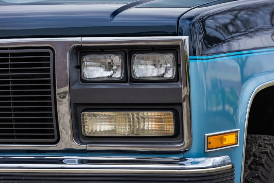 1990 GMC Suburban 7th Gen - Image 7 of 31