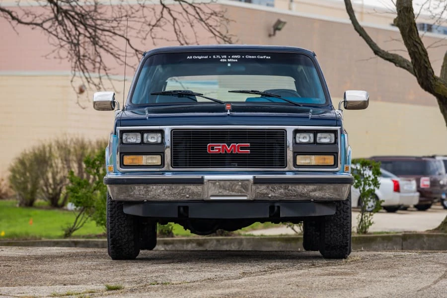 1990 GMC Suburban 7th Gen - Image 4 of 31