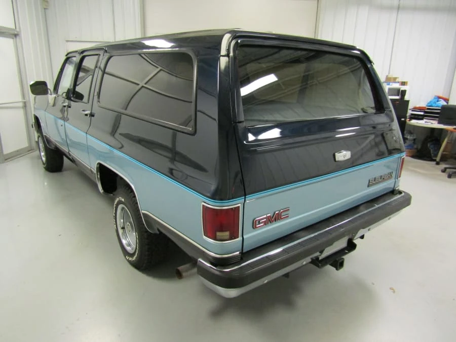 1990 GMC Suburban 7th Gen - Image 3 of 12