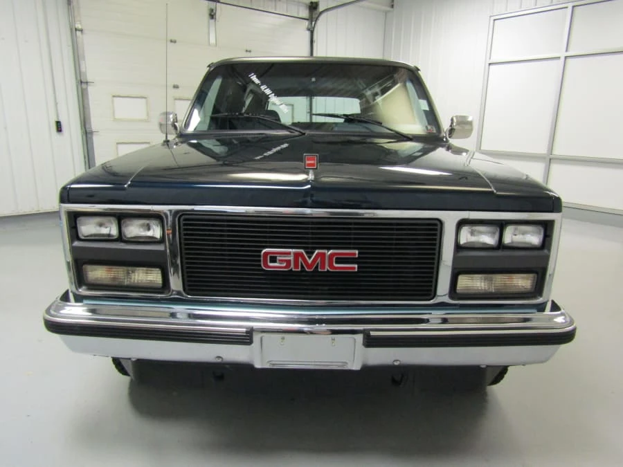 1990 GMC Suburban 7th Gen - Image 11 of 12
