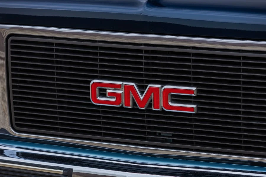 1990 GMC Suburban 7th Gen - Image 8 of 31