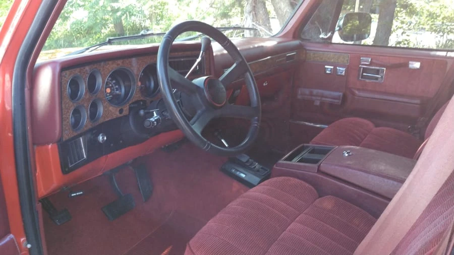 1990 GMC Suburban 7th Gen - Image 5 of 12