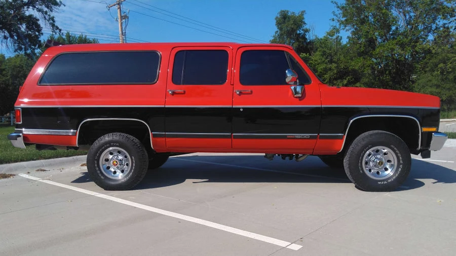 1990 GMC Suburban 7th Gen - Image 11 of 12