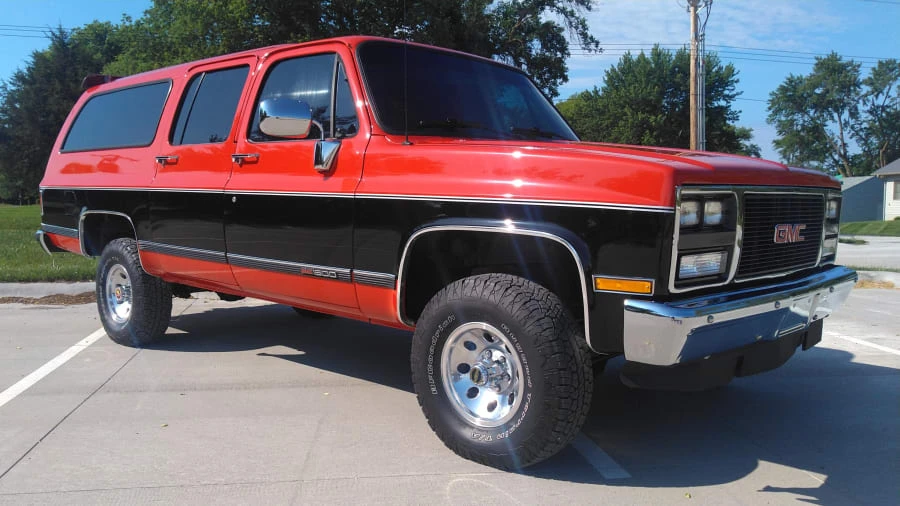 1990 GMC Suburban 7th Gen - Image 12 of 12