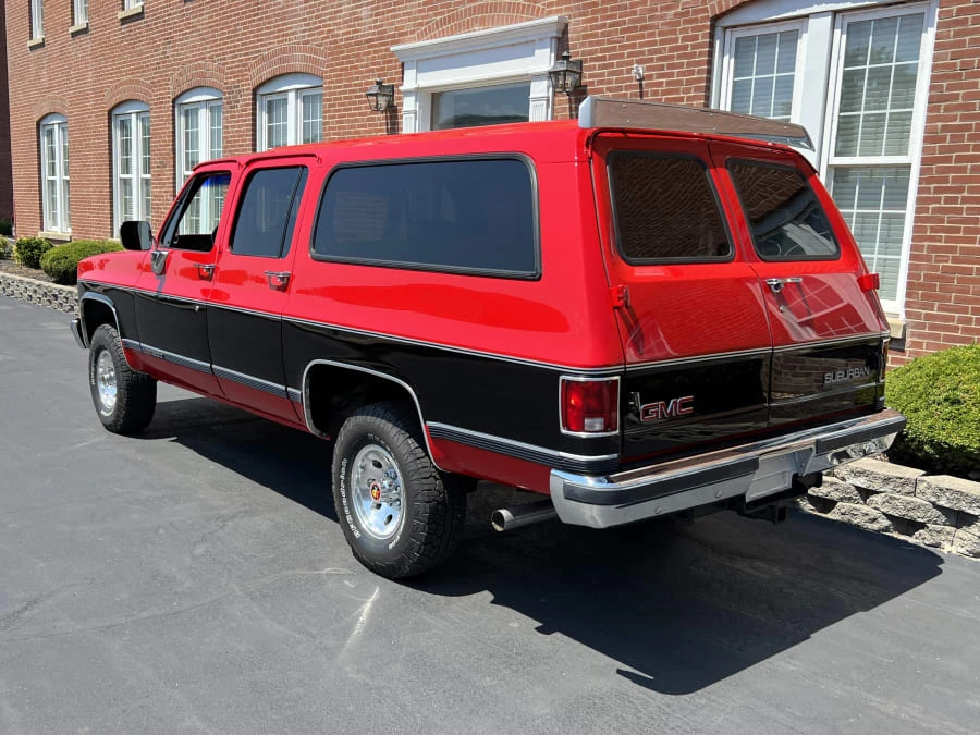 1990 GMC Suburban 7th Gen - Image 3 of 11