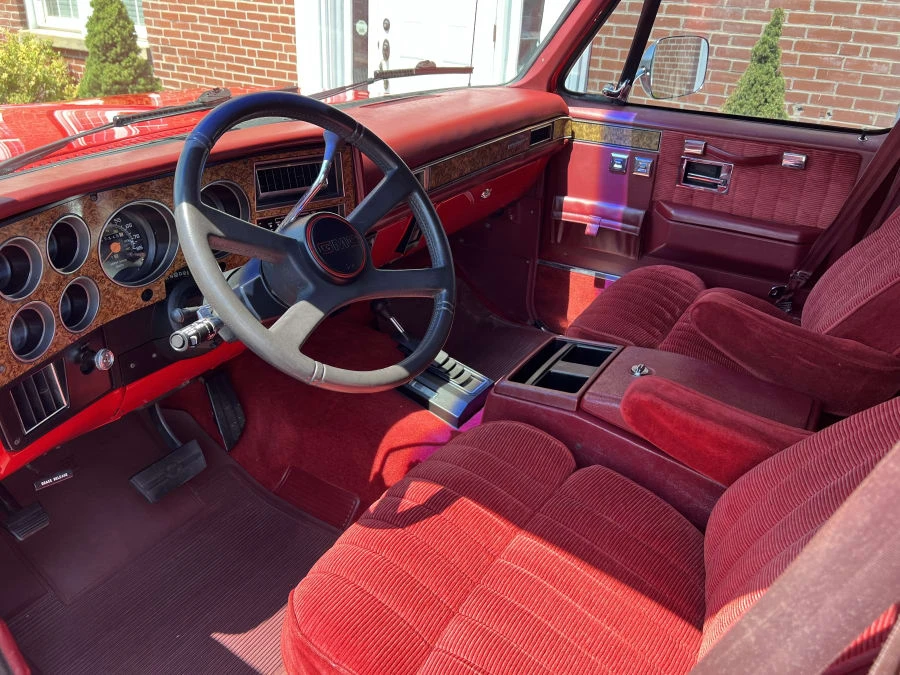 1990 GMC Suburban 7th Gen - Image 4 of 11