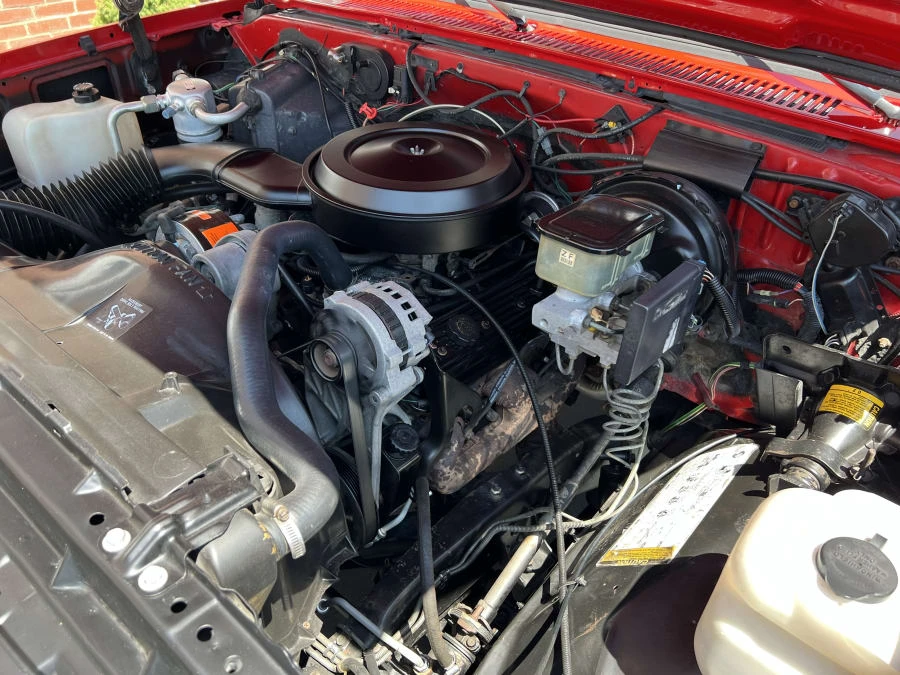 1990 GMC Suburban 7th Gen - Image 10 of 11