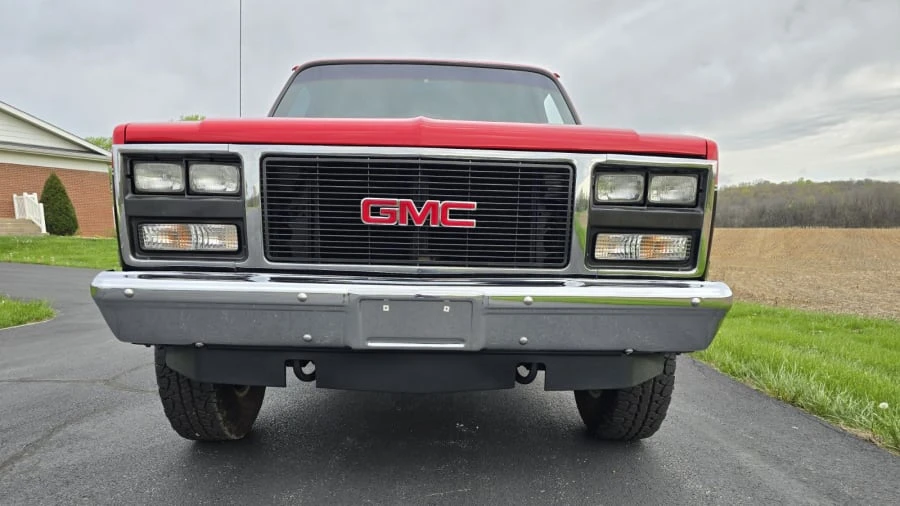 1990 GMC Suburban 7th Gen - Image 3 of 16