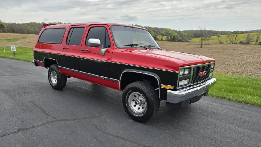1990 GMC Suburban 7th Gen - Image 6 of 16