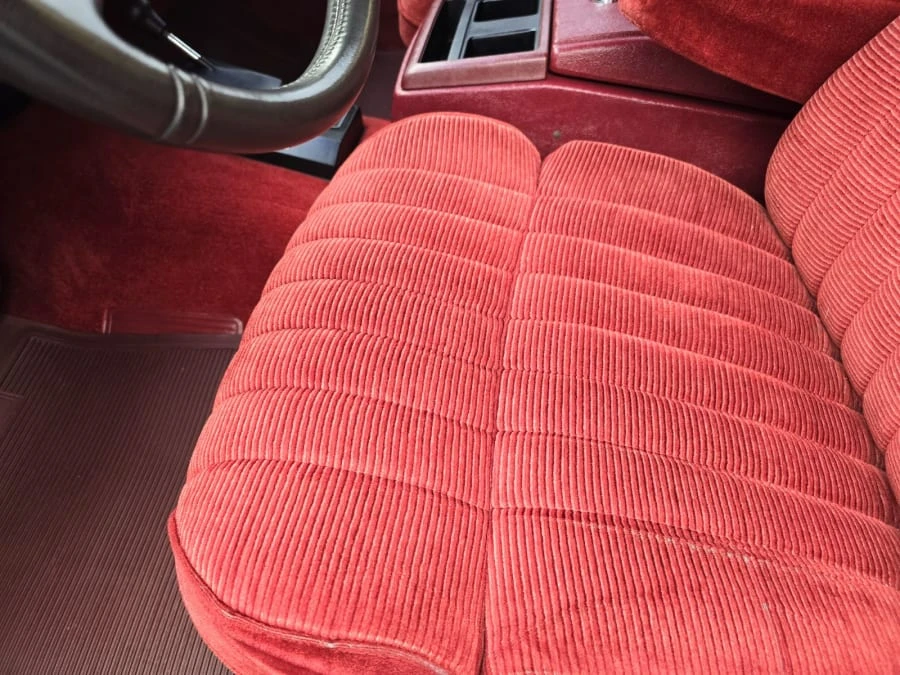1990 GMC Suburban 7th Gen - Image 13 of 16