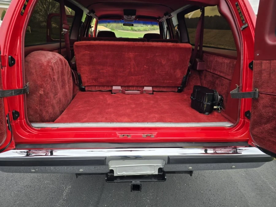 1990 GMC Suburban 7th Gen - Image 7 of 16