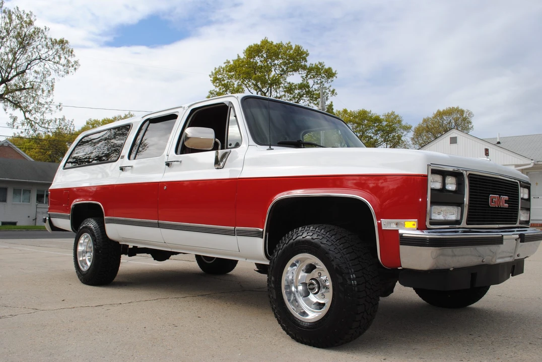 1990 GMC Suburban 7th Gen - Image 24 of 31