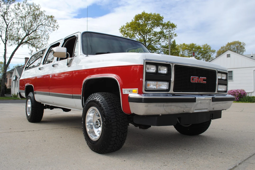 1990 GMC Suburban 7th Gen - Image 25 of 31