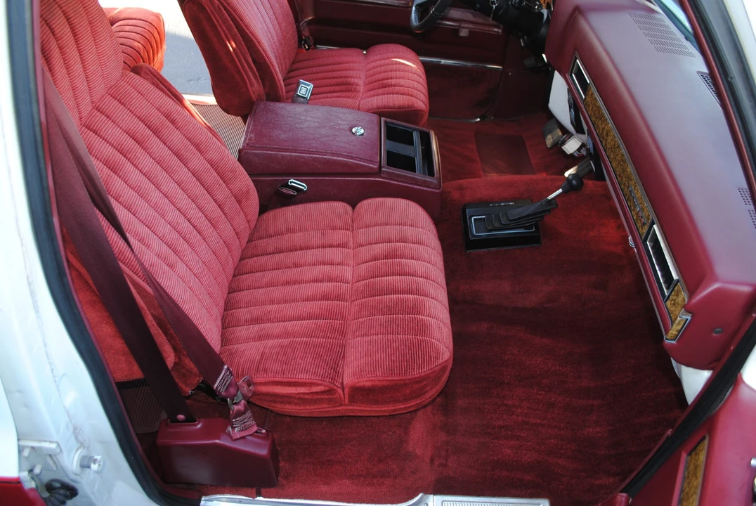 1990 GMC Suburban 7th Gen - Image 26 of 31