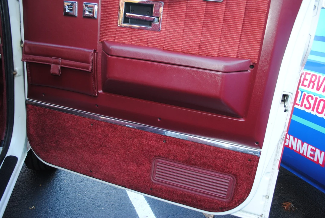 1990 GMC Suburban 7th Gen - Image 27 of 31
