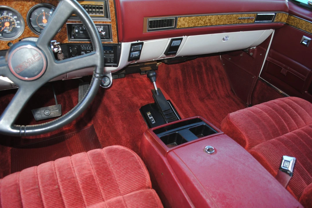 1990 GMC Suburban 7th Gen - Image 30 of 31