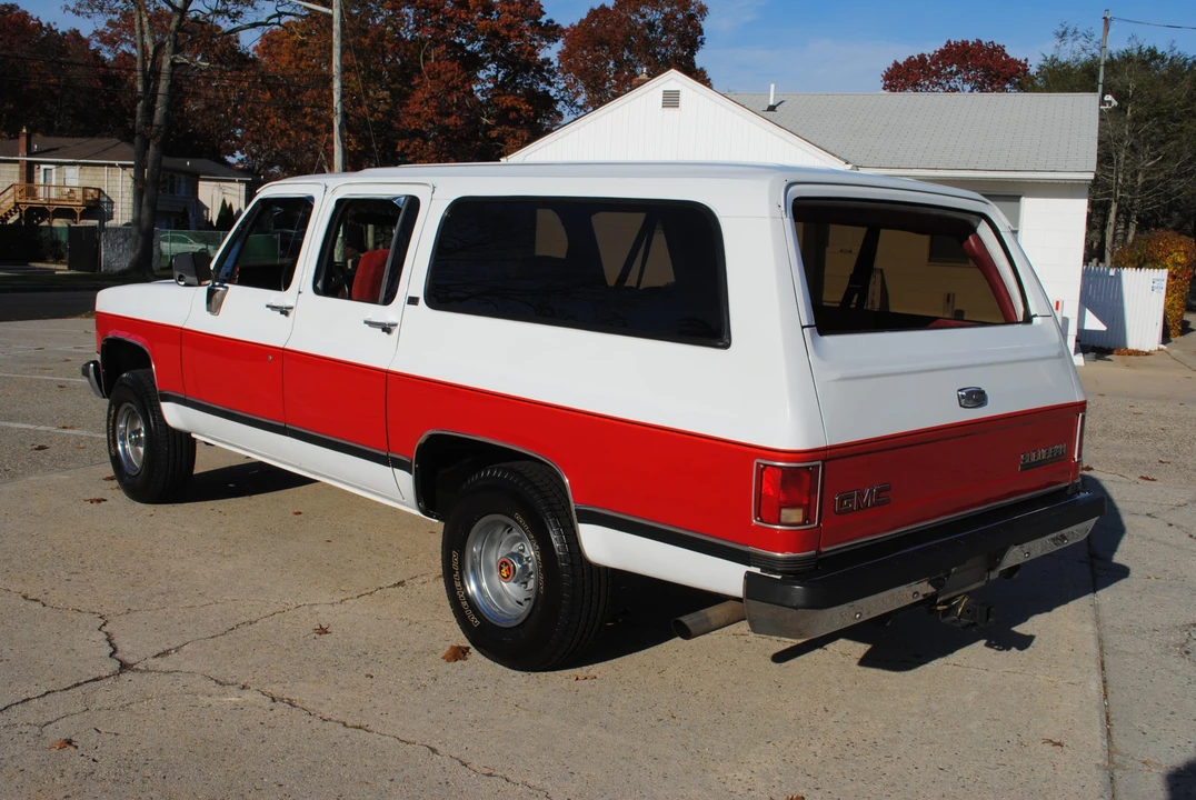 1990 GMC Suburban 7th Gen - Image 5 of 31
