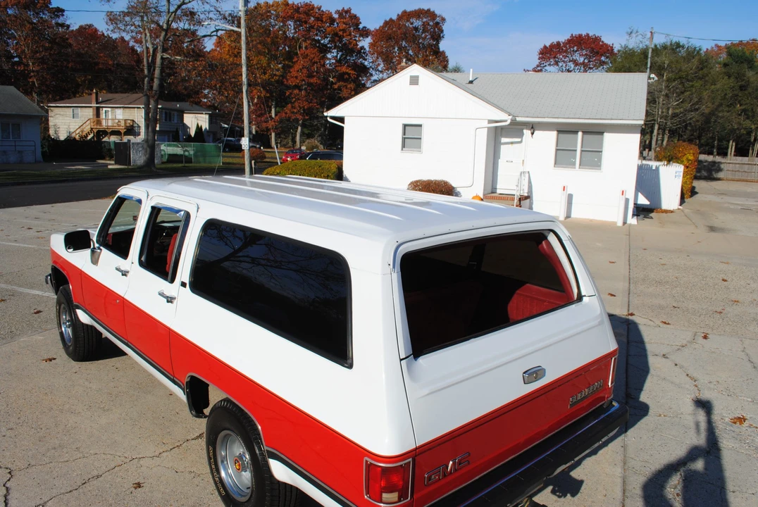 1990 GMC Suburban 7th Gen - Image 6 of 31