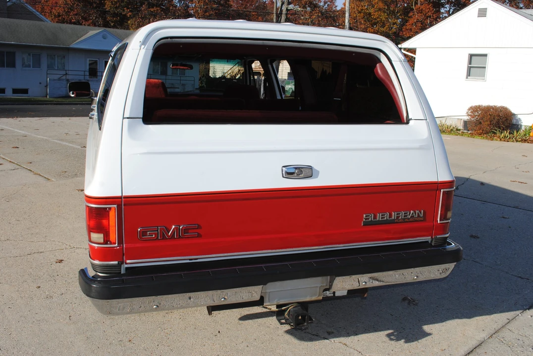 1990 GMC Suburban 7th Gen - Image 7 of 31