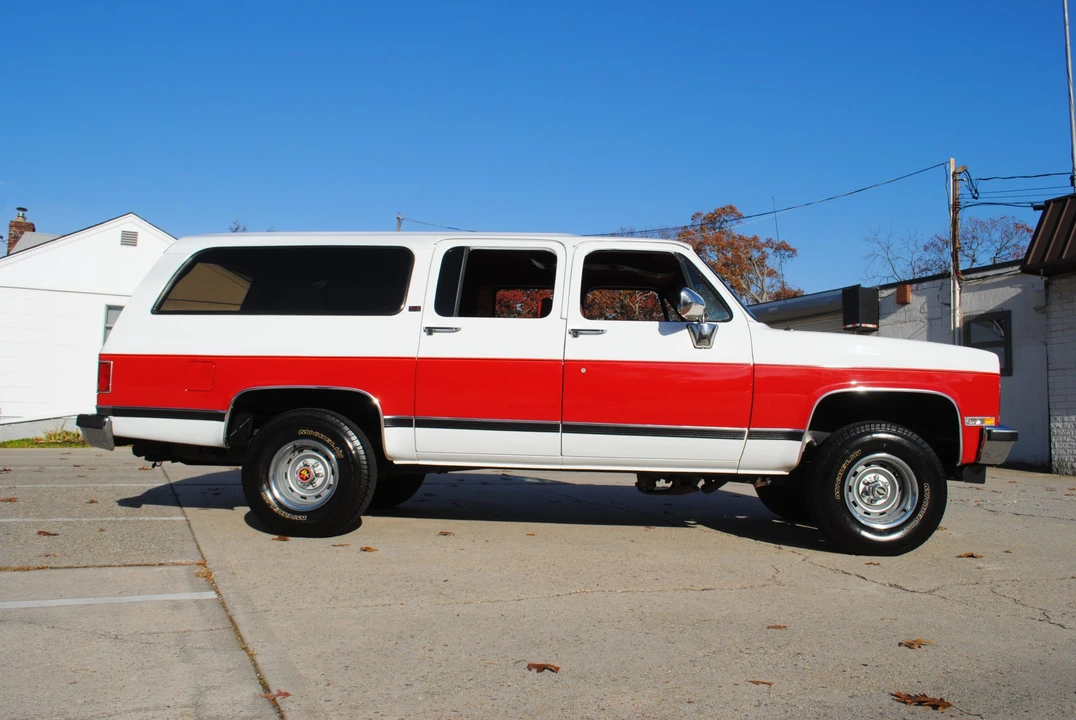1990 GMC Suburban 7th Gen - Image 12 of 31