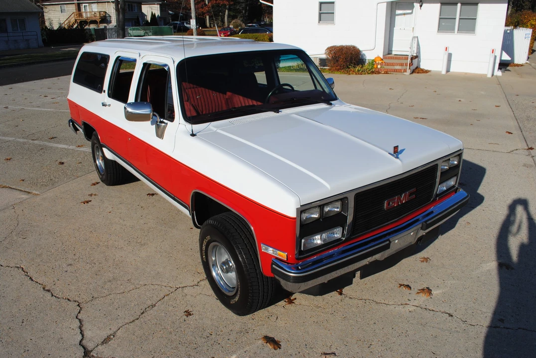 1990 GMC Suburban 7th Gen - Image 15 of 31