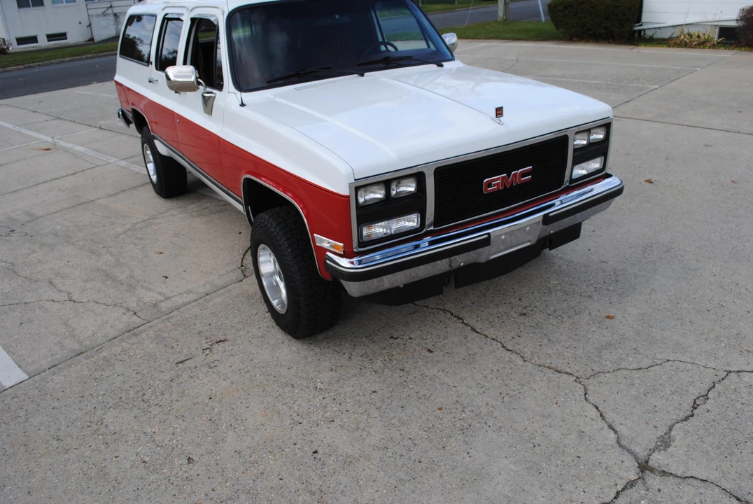 1990 GMC Suburban 7th Gen - Image 28 of 31