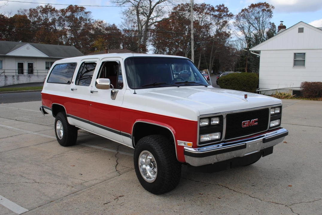 1990 GMC Suburban 7th Gen - Image 27 of 31