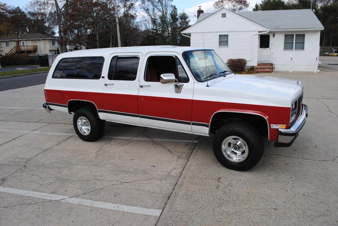 1990 GMC Suburban 7th Gen - Image 22 of 31