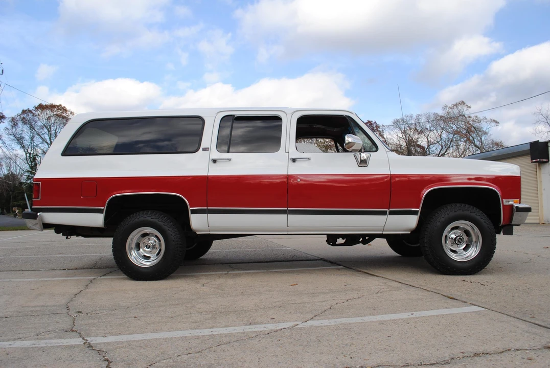 1990 GMC Suburban 7th Gen - Image 20 of 31