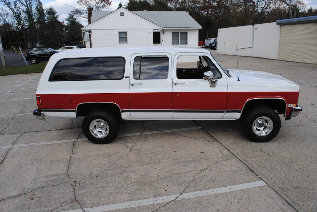 1990 GMC Suburban 7th Gen - Image 19 of 31