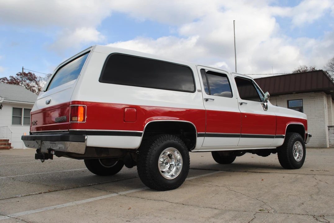 1990 GMC Suburban 7th Gen - Image 15 of 31