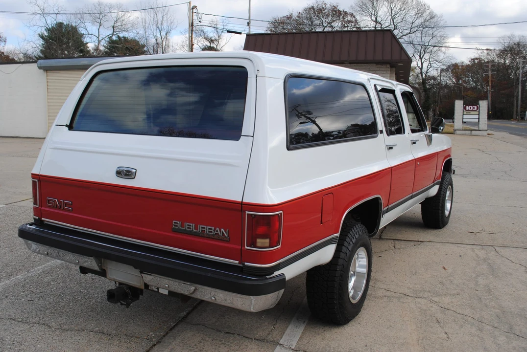1990 GMC Suburban 7th Gen - Image 14 of 31