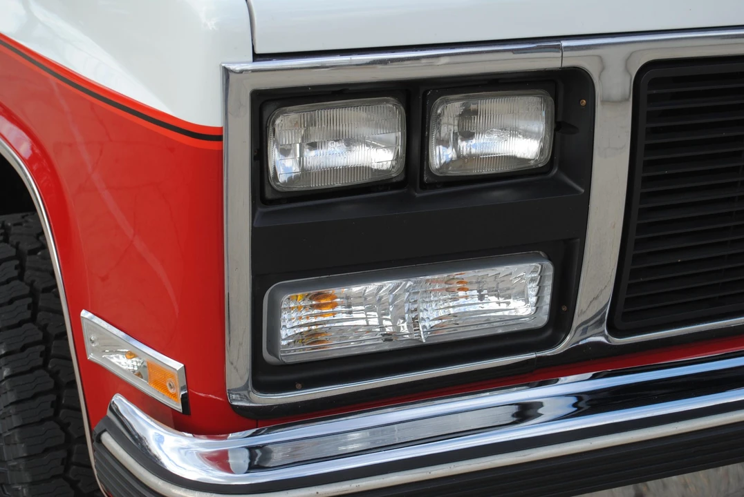 1990 GMC Suburban 7th Gen - Image 31 of 31