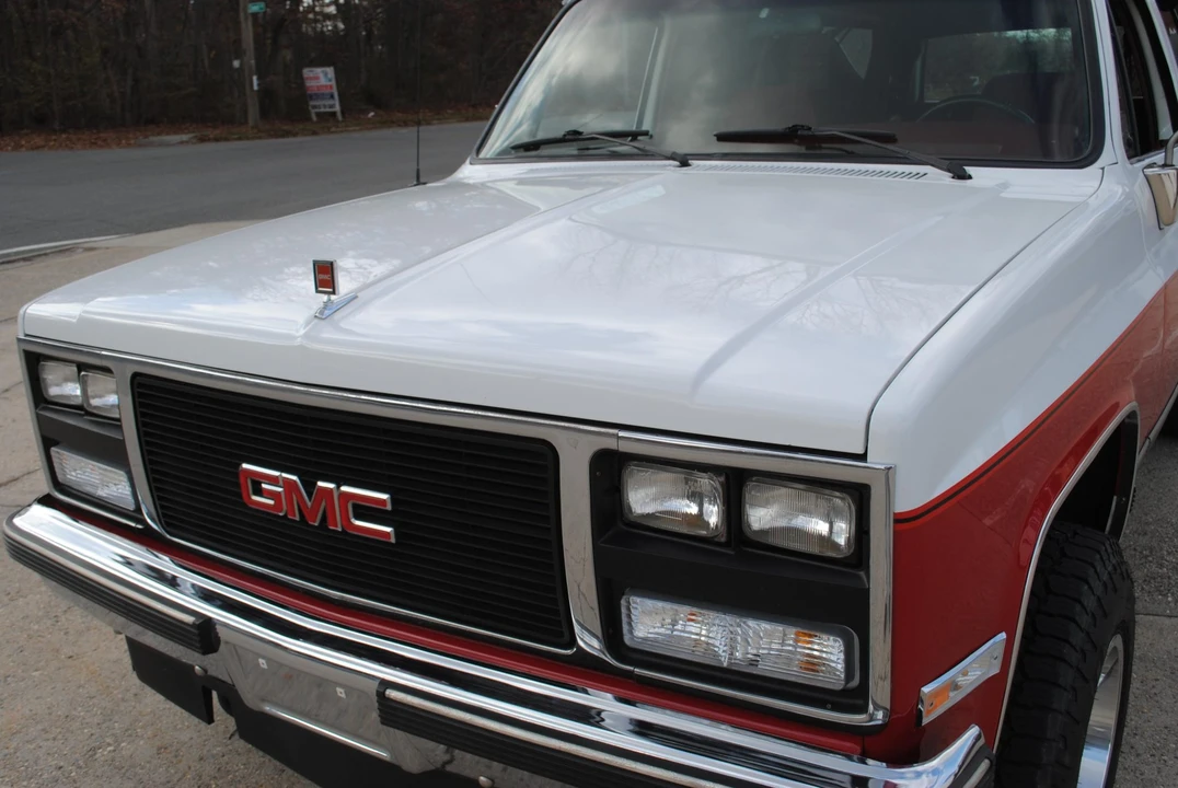 1990 GMC Suburban 7th Gen - Image 29 of 31