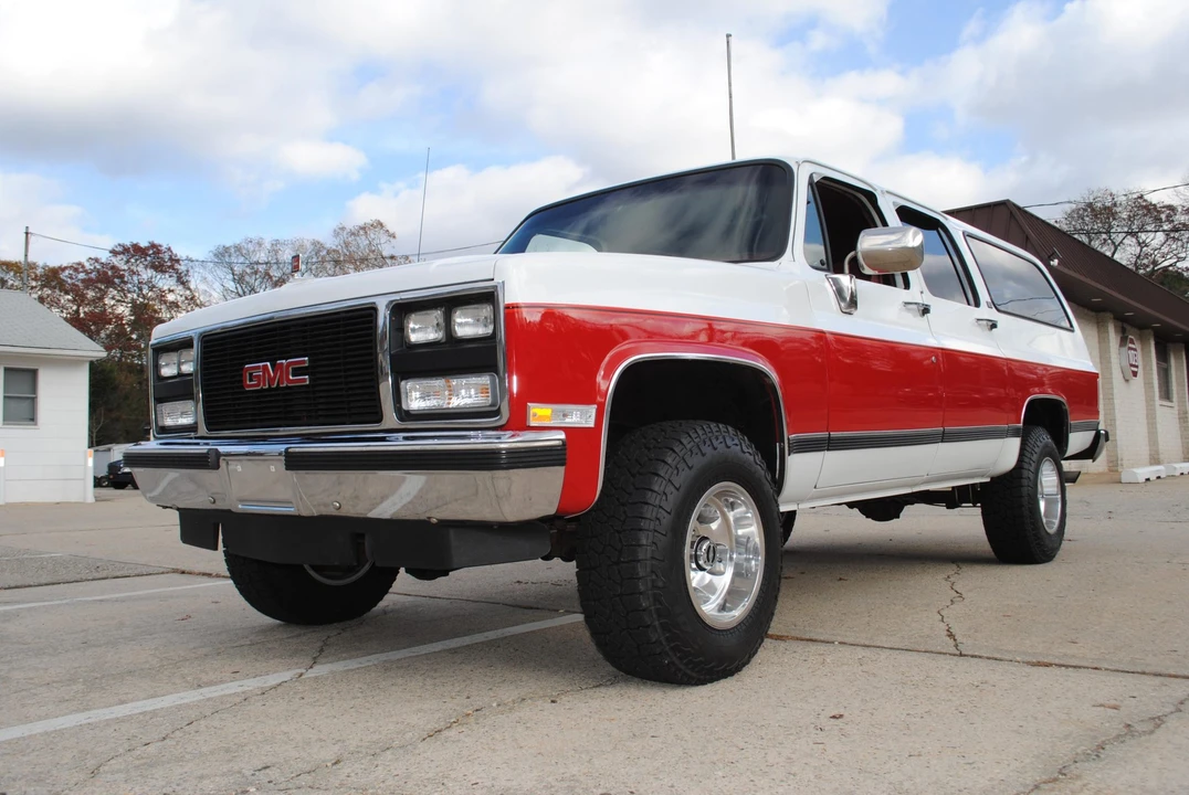 1990 GMC Suburban 7th Gen - Image 5 of 31