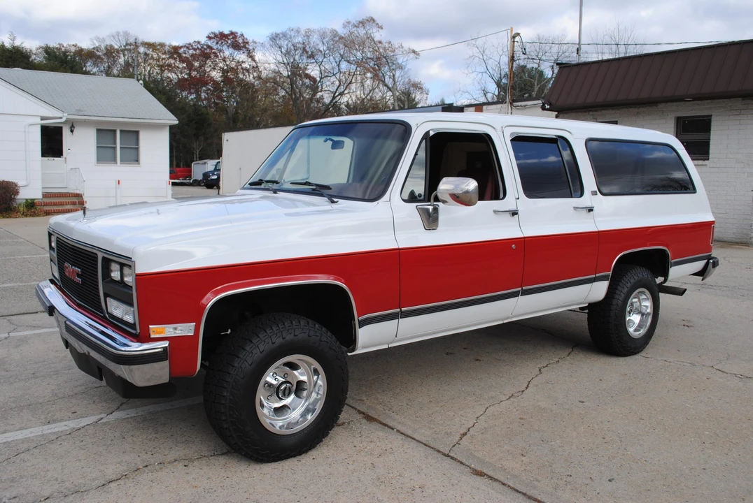 1990 GMC Suburban 7th Gen - Image 6 of 31
