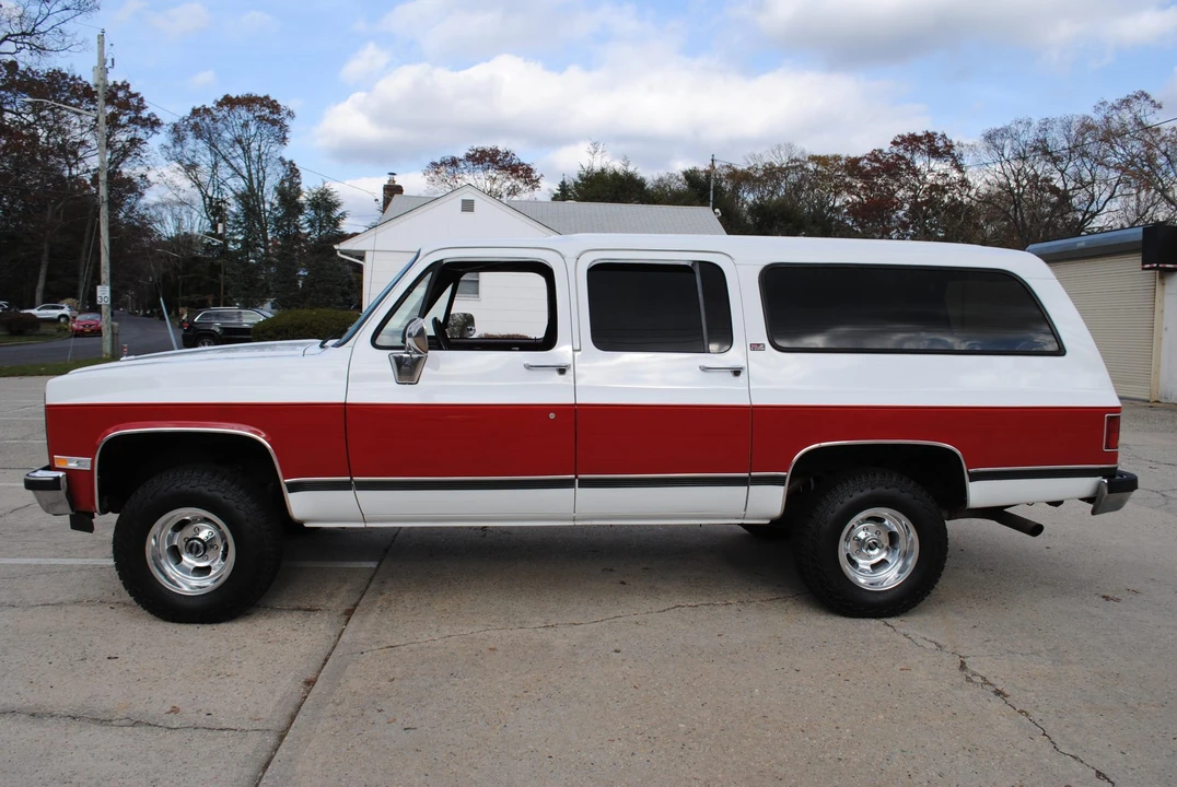 1990 GMC Suburban 7th Gen - Image 7 of 31