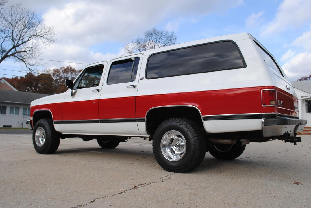 1990 GMC Suburban 7th Gen - Image 10 of 31