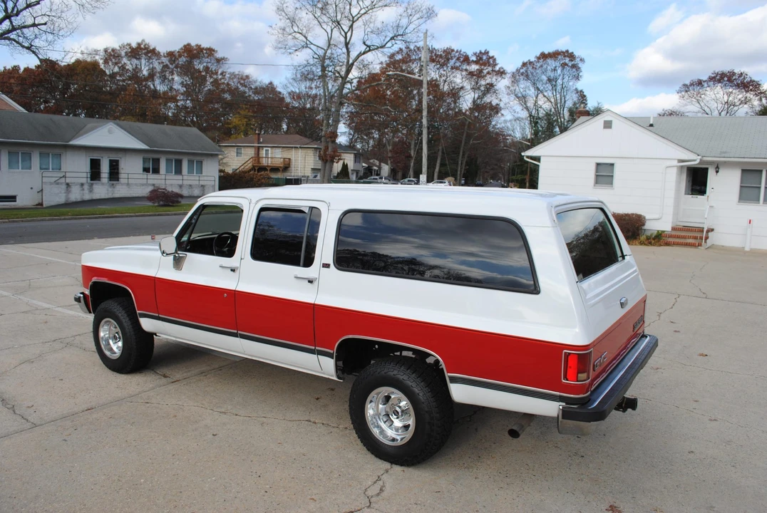 1990 GMC Suburban 7th Gen - Image 11 of 31