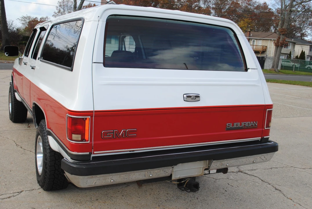 1990 GMC Suburban 7th Gen - Image 12 of 31
