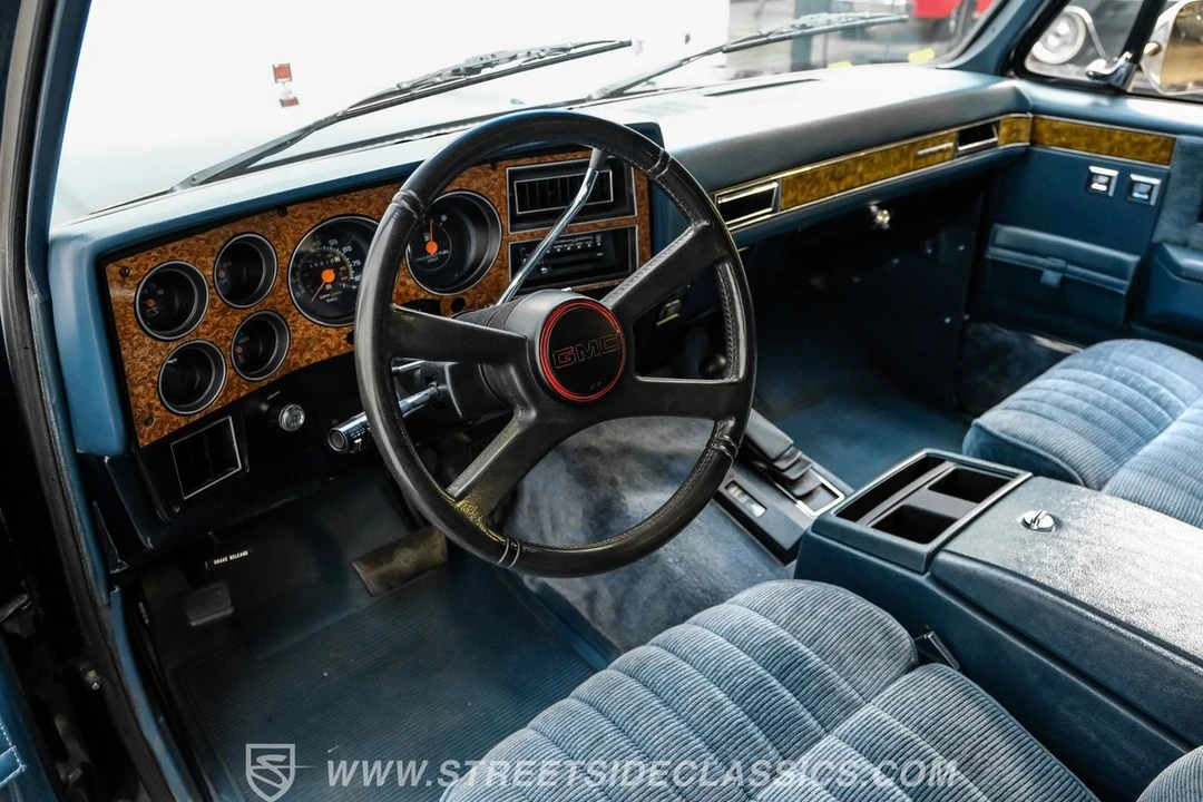 1990 GMC Suburban 7th Gen - Image 4 of 12