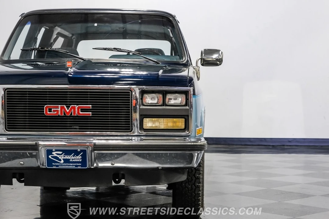 1990 GMC Suburban 7th Gen - Image 18 of 21