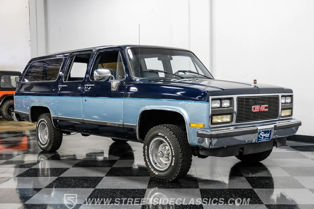 1990 GMC Suburban 7th Gen - Image 14 of 21