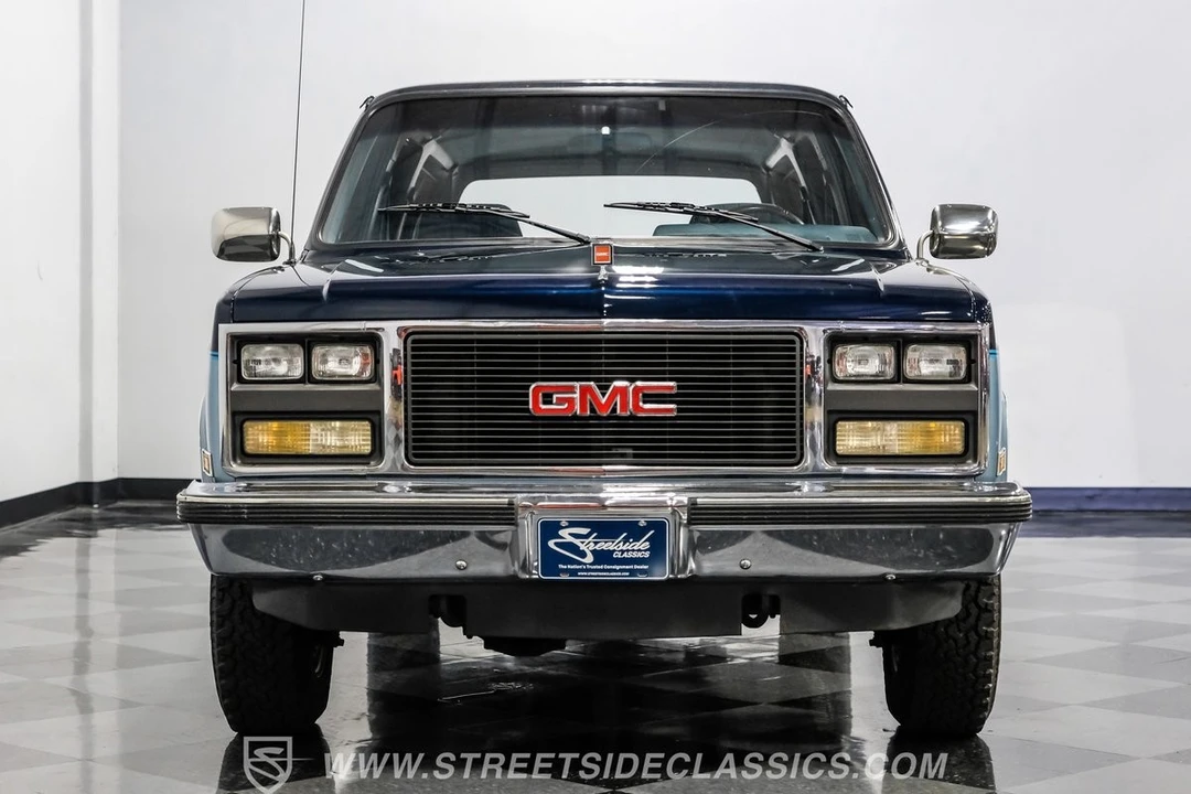 1990 GMC Suburban 7th Gen - Image 16 of 21