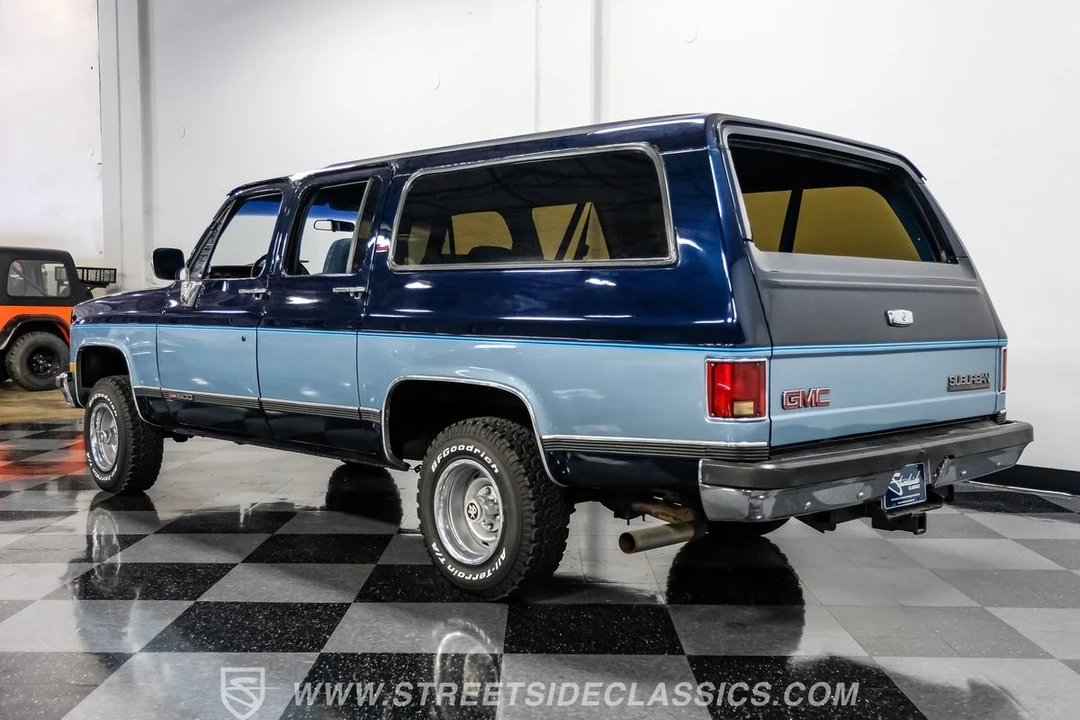 1990 GMC Suburban 7th Gen - Image 7 of 12